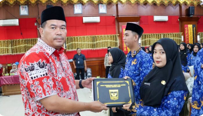 150 PNS Pemko Pariaman Terima SK, Wali Kota Yota Balad Tekankan Core Values ASN