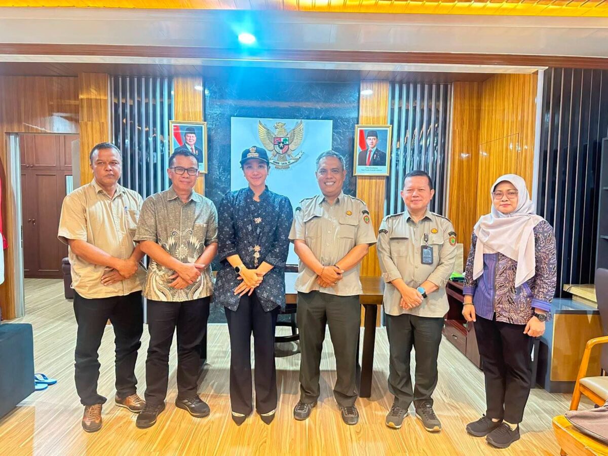 Bupati Annisa Borong Alsintan dan Gudang Bulog dari Kementan untuk Petani Dharmasraya