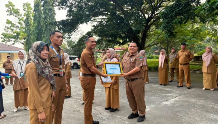 Sukses Himpun CSR Rp31,55 M, ASN Terbaik DPMPTSP Dharmasraya Diganjar Penghargaan