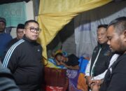 Aksi Nyata Pemko dan Baznas Padang Panjang, Antar Sembako Malam Hari ke Rumah Warga