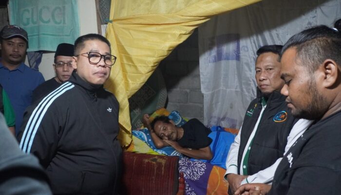 Aksi Nyata Pemko dan Baznas Padang Panjang, Antar Sembako Malam Hari ke Rumah Warga