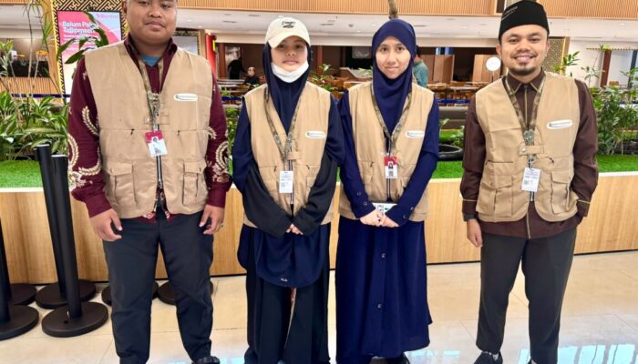 Tepati Janji, Andre Rosiade Berangkatkan Tiga Hafiz 30 Juz SMAN 1 Padang Umrah Bersama Guru Pembimbing