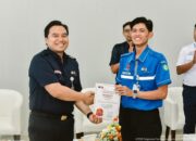 KAI Services Beri Penghargaan kepada Petugas Cleaning yang Viral karena Kejujurannya Kembalikan Dompet Penumpang