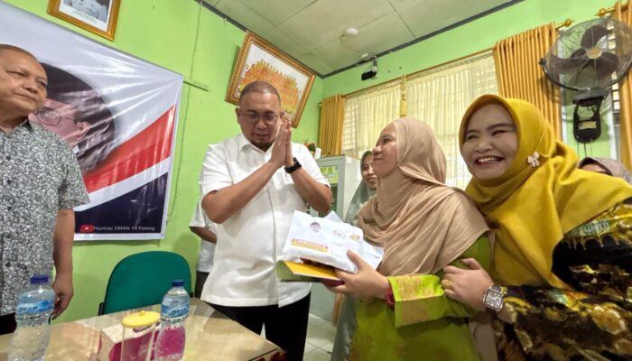 Andre Rosiade Bantu Rp60 Juta untuk 3 Alumni MAS Ar Risalah Padang yang Lolos ke Universitas Al Azhar Mesir