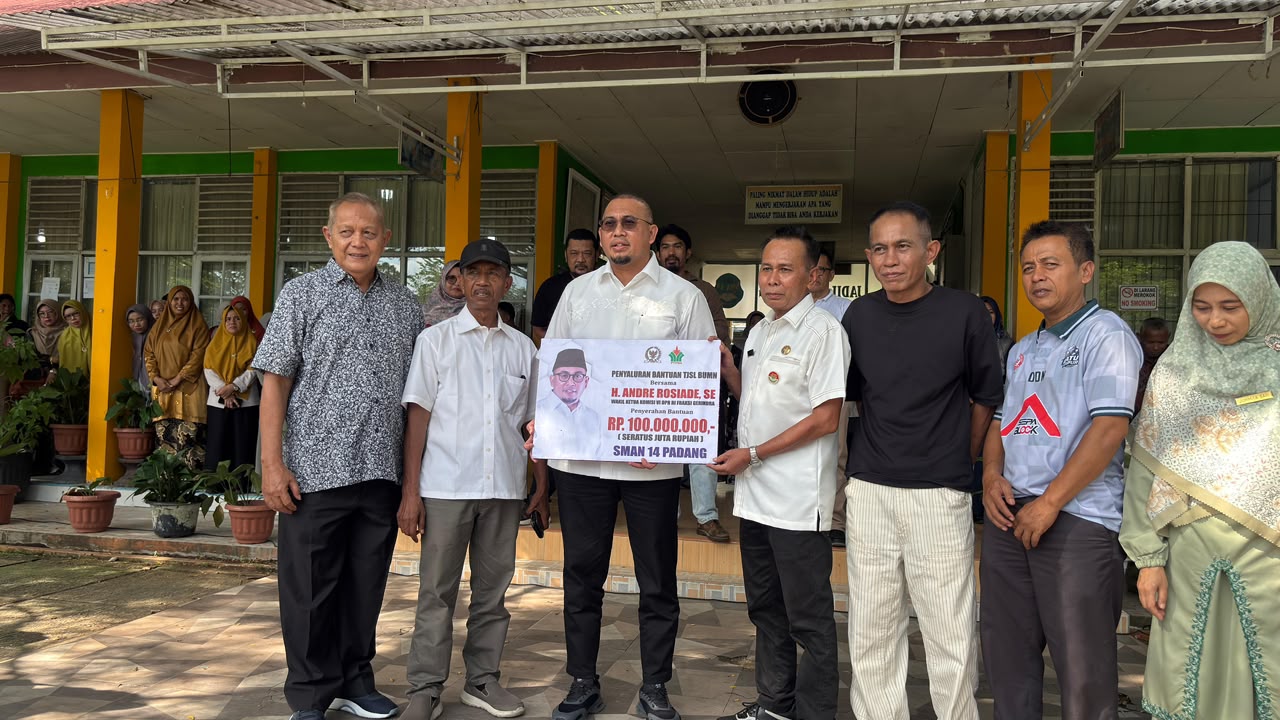 Andre Rosiade Tambah Bantuan Aula SMAN 14 Padang Jadi Rp400 Juta, Siap Pasang AC di 31 Kelas