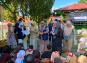 Pulihkan Psikologis Anak Korban Banjir, Akademisi 4 Kampus Hibur Siswa SD Bustanul Ulum Semen Padang