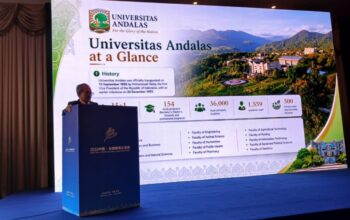 Rektor Unand Efa Yonnedi Jadi Keynote Speaker di China, Bahas Etika AI dalam Kampus Pintar