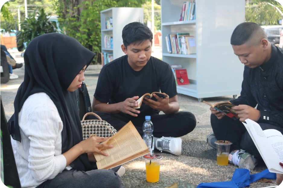 Taman Bacaan Luar Ruang Dispusip Padang