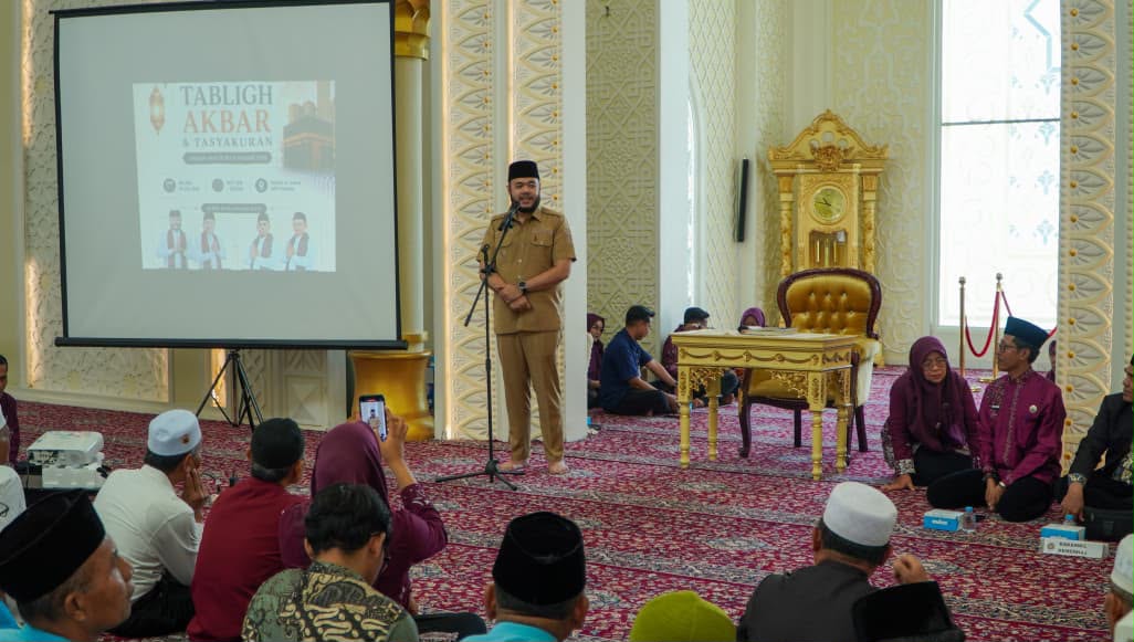Sambut Kepulangan 1.084 Jamaah Haji Padang 2026, Fadly Amran Ingatkan Isu Tawuran