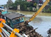 Bikin Kumuh dan Bahaya, 4 Bangkai Kapal di Batang Arau Akhirnya Dieksekusi