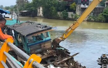 Jelang HJK Padang ke-357, 4 Bangkai Kapal di Batang Arau Dibongkar