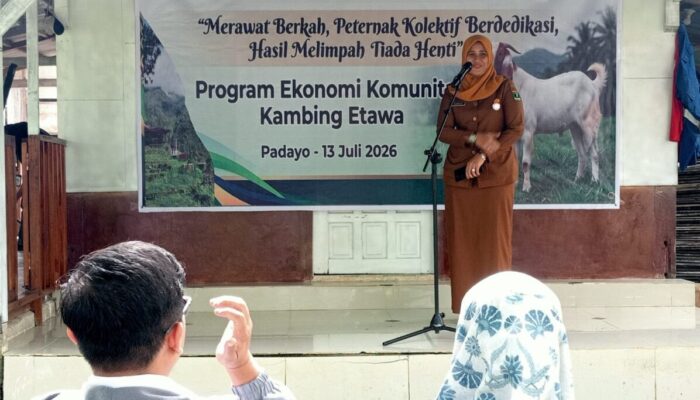 UPZ Baznas Semen Padang Tuntaskan Program Kambing Etawa di Padayo