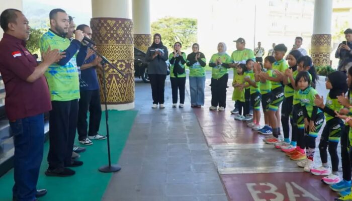 Wako Fadly Amran Lepas 14 Atlet Sepatu Roda Padang ke Pariaman Open 2026