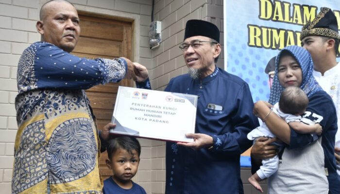 Air Mata Berganti Bahagia, Maigus Nasir Serahkan Kunci Huntap Mandiri di Kampung Tanjung