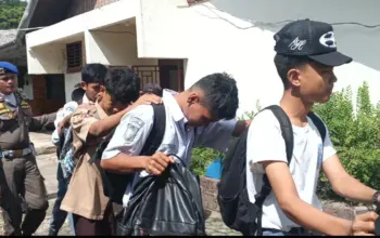 Satpol PP Kota Padang Amankan 10 Pelajar yang Keluyuran di Batas Kota