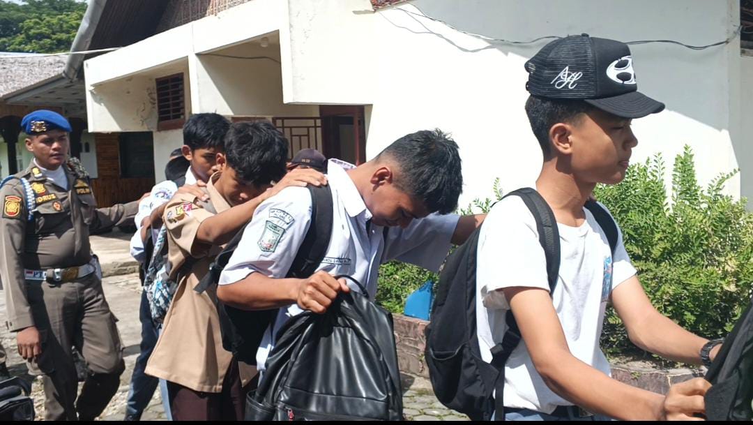 Satpol PP Kota Padang Amankan 10 Pelajar yang Keluyuran di Batas Kota