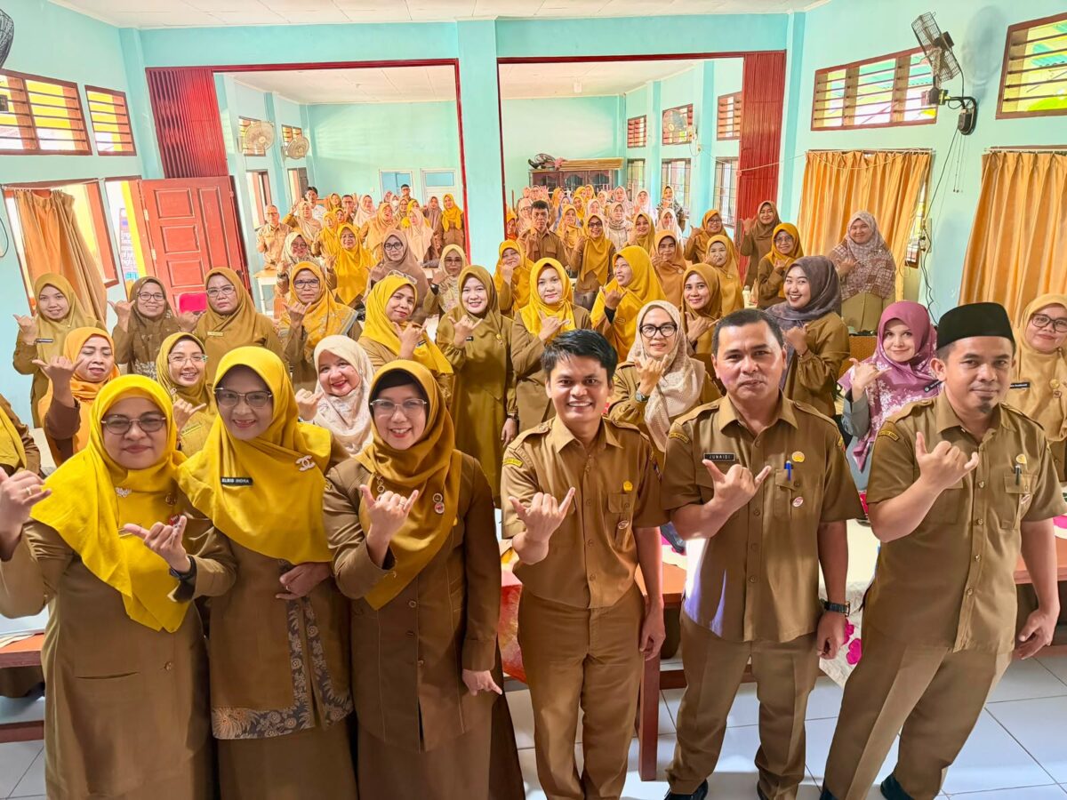 Guru Bahasa Inggris SMP Padang Siap Dobrak Kelas Digital