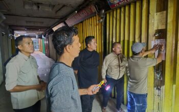 Nekat Tunggak Retribusi, 44 Toko di Pasar Raya Padang Disegel Petugas!
