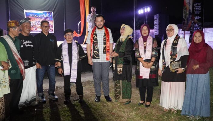 Bawa Misi Budaya, 10 Sastrawan SatuPena Sumbar Berlaga di Safari Puisi 4 Negara