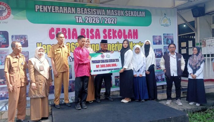 Bantu 362 Pelajar, UPZ Semen Padang Kucurkan Beasiswa Pendidikan Rp305,5 Juta