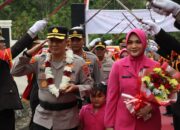 Pucuk Pimpinan Polres Tanah Datar Berganti, AKBP Marwan Fajrin Disambut Tradisi Pedang Pora