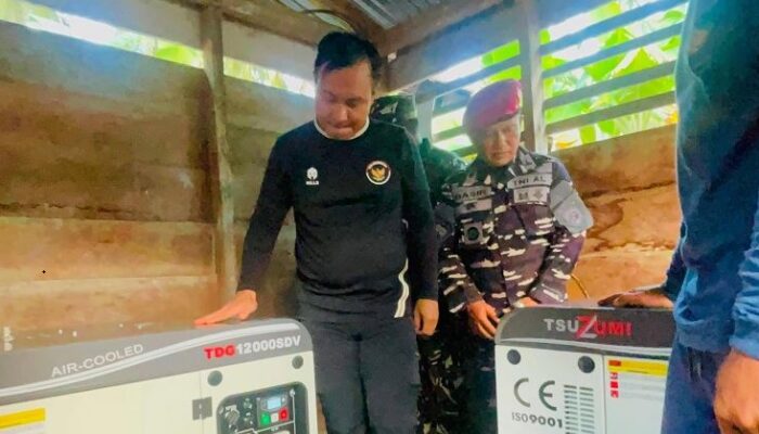 Bupati Mentawai Kembali ke Dusun Bose, Serahkan Bantuan Listrik untuk Dongkrak Produksi Ikan Asin
