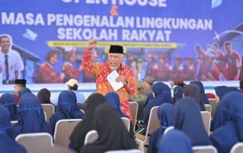 Dari Tukang Becak Jadi Gubernur Sumbar, Mahyeldi Motivasi Ratusan Siswa Sekolah Rakyat Dharmasraya