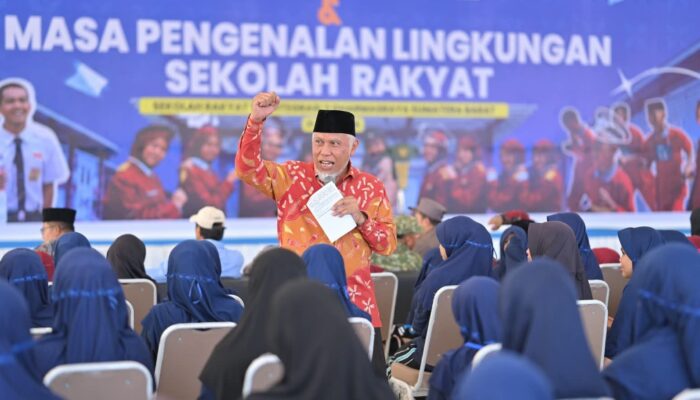 Dari Tukang Becak Jadi Gubernur Sumbar, Mahyeldi Motivasi Ratusan Siswa Sekolah Rakyat Dharmasraya