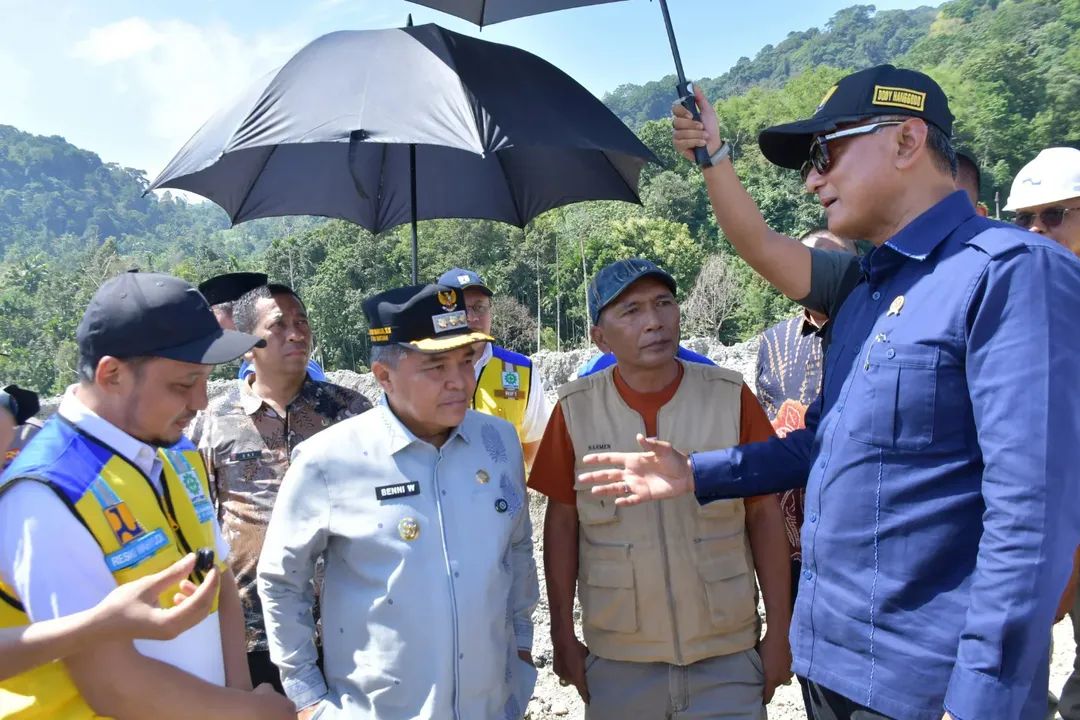 Kaji Trase Baru Kelok 44, Menteri PU dan Bupati Agam Cari Jalur Aman Longsor