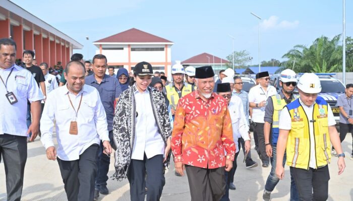 Gubernur Mahyeldi Buka MPLS Sekolah Rakyat 3 Dharmasraya, Siswa Dapat Laptop Gratis