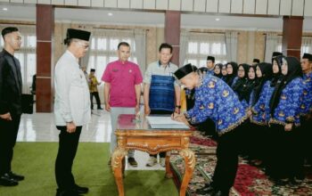 Mutasi Besar-besaran Solok Selatan: Bupati Khairunas Lantik 129 Kepala Sekolah dan Guru