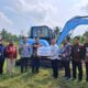 Percepat Pemulihan Ekonomi, Sekjen KKP Serahkan Ekskavator dan Ribuan Benih Ikan di Padang Pariaman