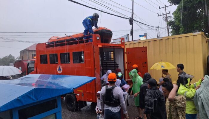 Hujan Ekstrem Kepung Sumbar, Gubernur Mahyeldi Instruksikan BPBD Bersiaga Penuh