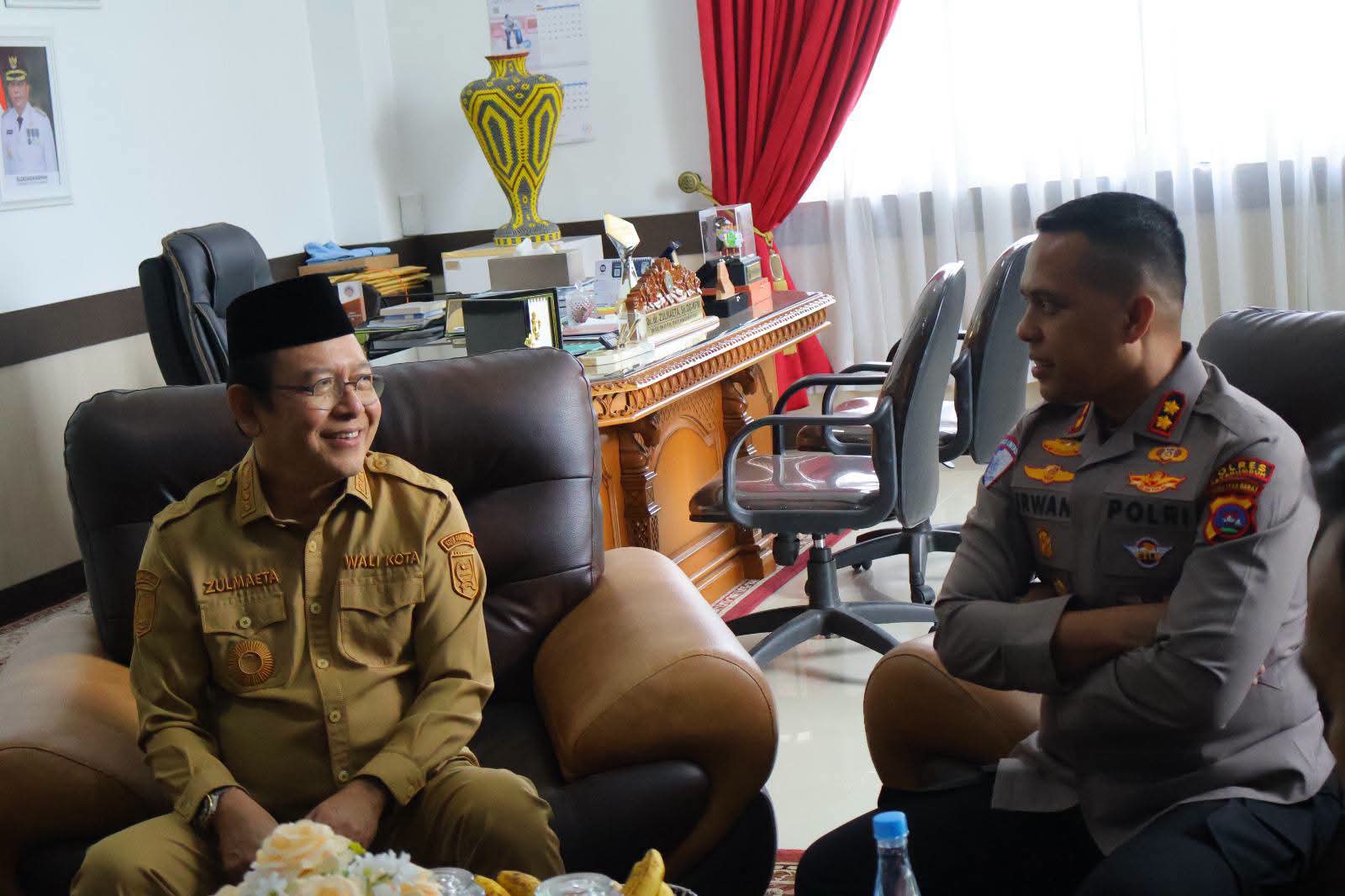 Wali Kota Payakumbuh Zulmaeta bersama Kapolres Payakumbuh AKBP Irwan Andeta bahas ETLE