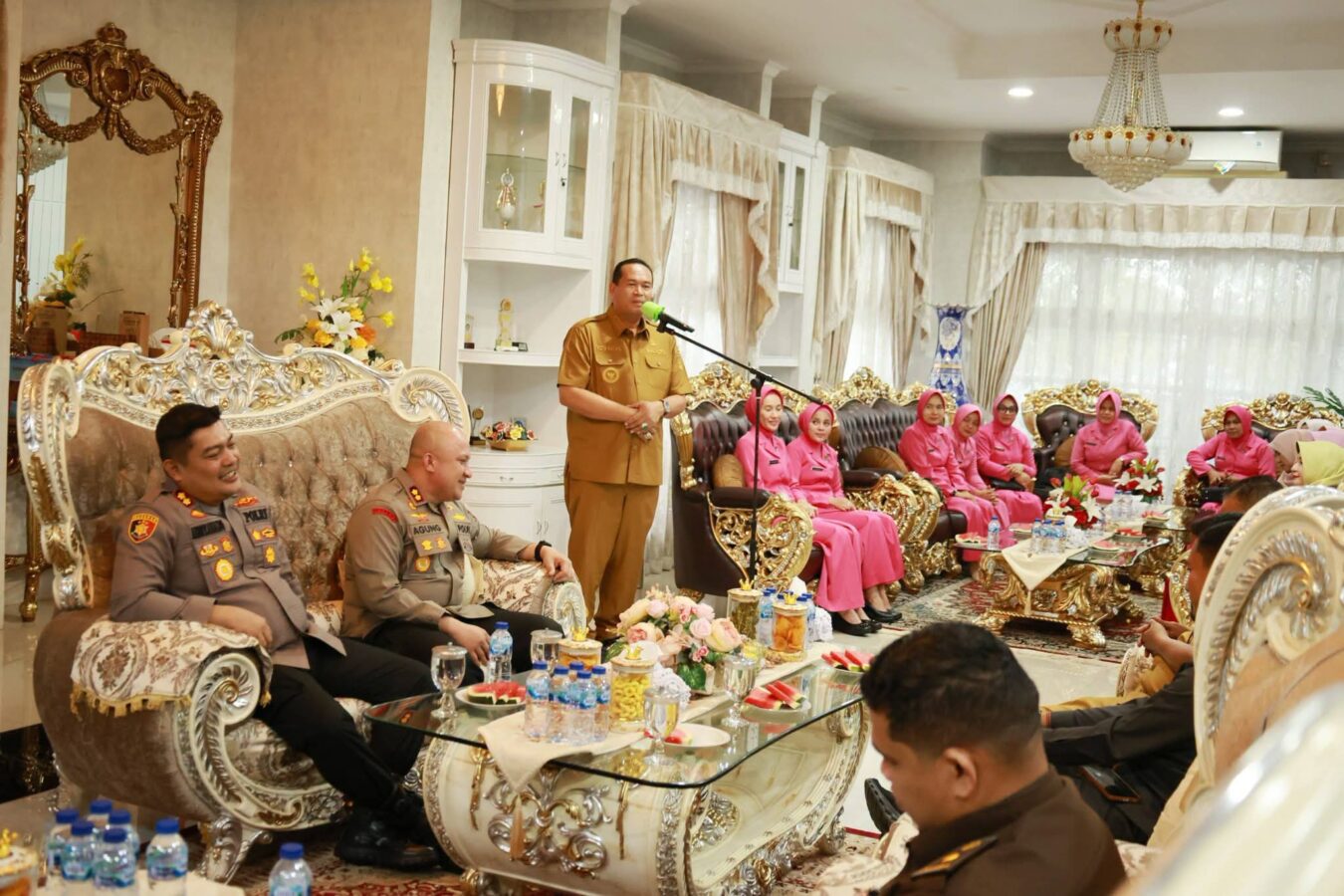 Wako Yota Balad Hadiri Kenal Pamit Kapolres Pariaman Baru