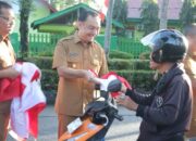 Semarak HUT RI ke-81: Wabup Agam Ajak Warga Kibarkan Merah Putih, Ratusan Bendera Dibagikan