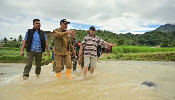 Banjir Padang: Gubernur Mahyeldi Instruksikan Alat Berat Langsung Turun ke Kuranji