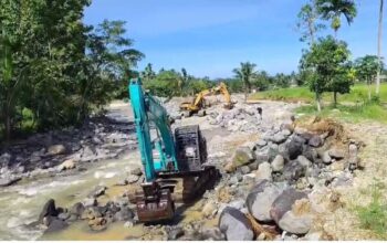 3 Alat Berat Mulai Normalisasi Sungai Batang Guo Kuranji Pasca-Ditinjau Gubernur Sumbar