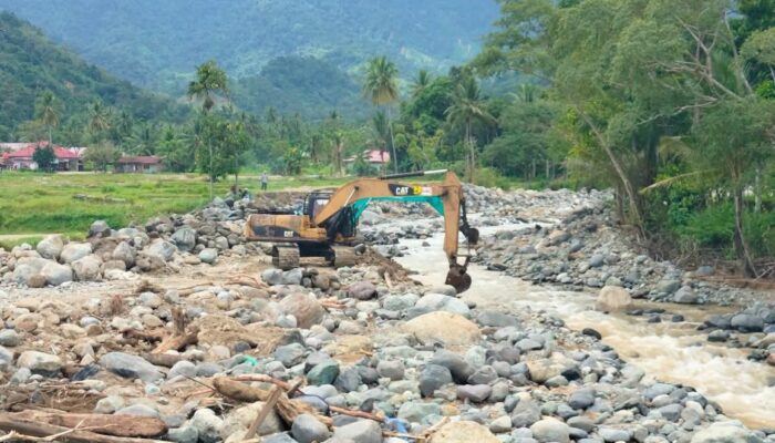 Tanggul Batang Guo Jebol 3 Kali, Warga Kuranji Puji Respons Kilat Mahyeldi-Fadly Amran