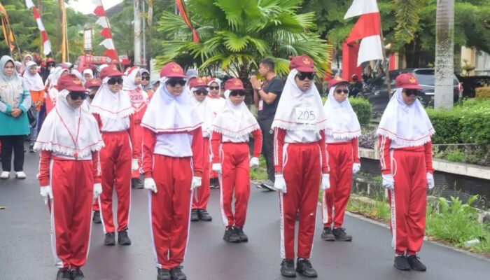 Rayakan HUT RI ke-81: 171 Regu Sekolah Unjuk Kekompakan di Gerak Jalan Tepat Waktu Agam