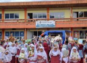 Bikin Ketagihan Membaca, Mobil Perpusda Padang Panjang ‘Serbu’ Sekolah!