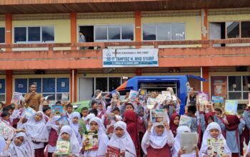 Bikin Ketagihan Membaca, Mobil Perpusda Padang Panjang ‘Serbu’ Sekolah!