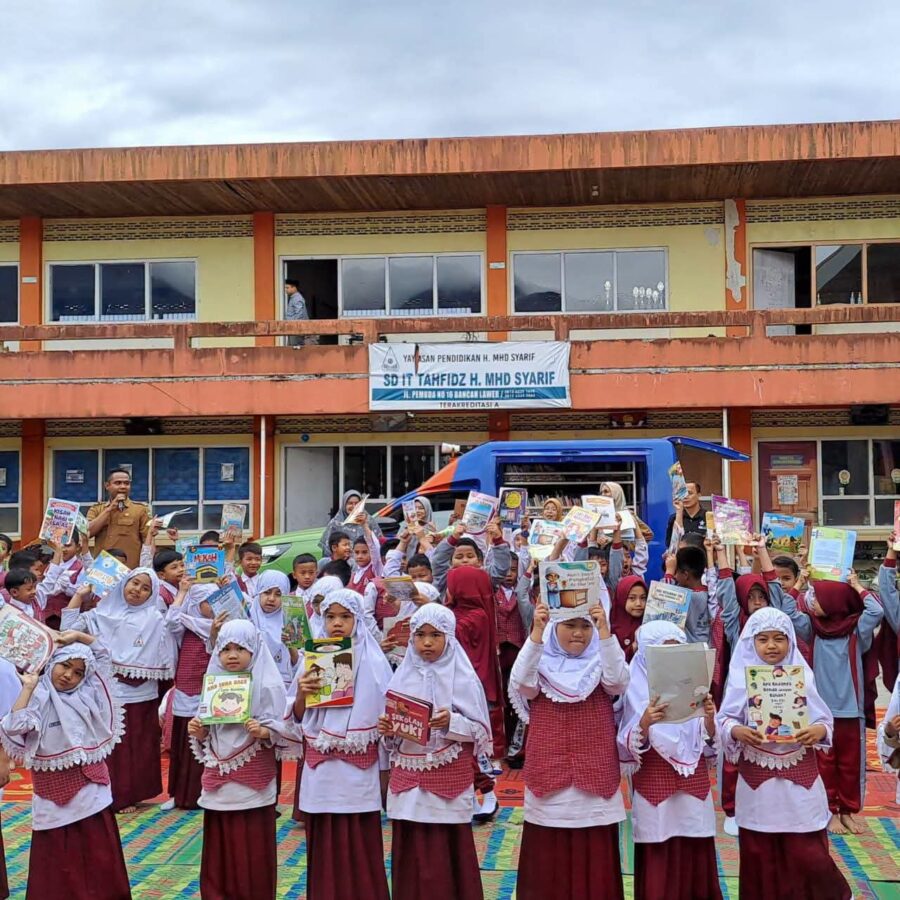 Bikin Ketagihan Membaca, Mobil Perpusda Padang Panjang 'Serbu' Sekolah!