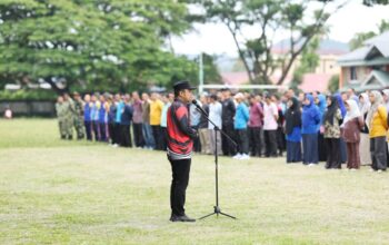 Sambut HUT RI ke-81, Wali Kota Solok Pimpin Gotong Royong Gabungan di Lapangan Merdeka
