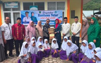 Dukung Gizi Anak, TP-PKK Padang Panjang Bagikan 900 Butir Telur ke Sekolah