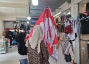 Jelang HUT RI ke-81, Lapak Bendera Merah Putih di Padang Panjang Mulai Ramai Pembeli