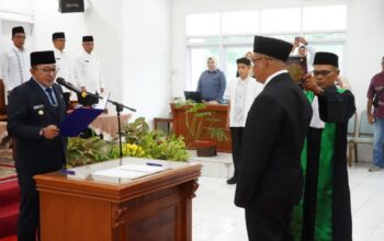 Lantik Direktur PDAM Tanah Datar yang Baru, Bupati Eka Putra Beri Instruksi Tegas