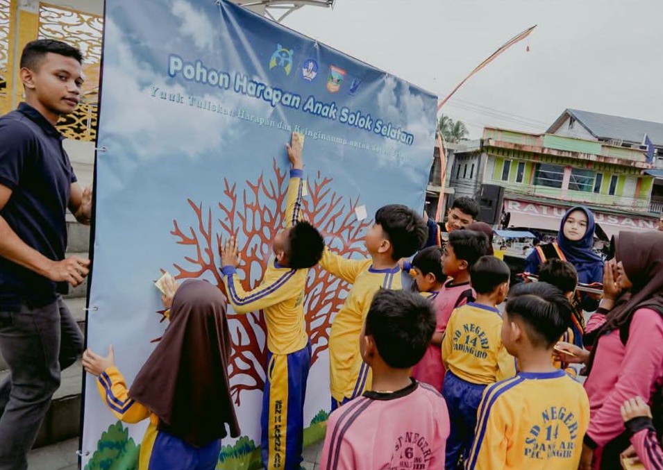 Viral Pohon Harapan di CFD Solok Selatan: Tempat Anak-Anak 'Titip Mimpi' Jadi Pemimpin
