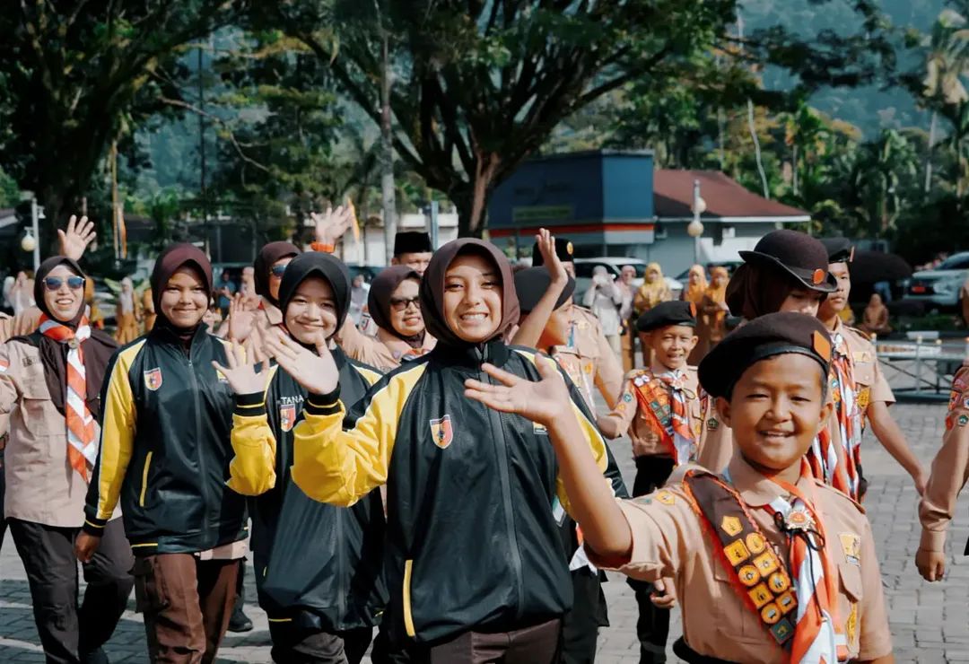 Bupati Khairunas Lepas 38 Anggota Pramuka: Jadilah Duta Solok Selatan di Jamnas XII Cibubur!