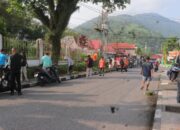 Kobar Semangat Kemerdekaan, Warga PPB Padang Panjang Bersihkan Jalur TMP Kusuma Sakti